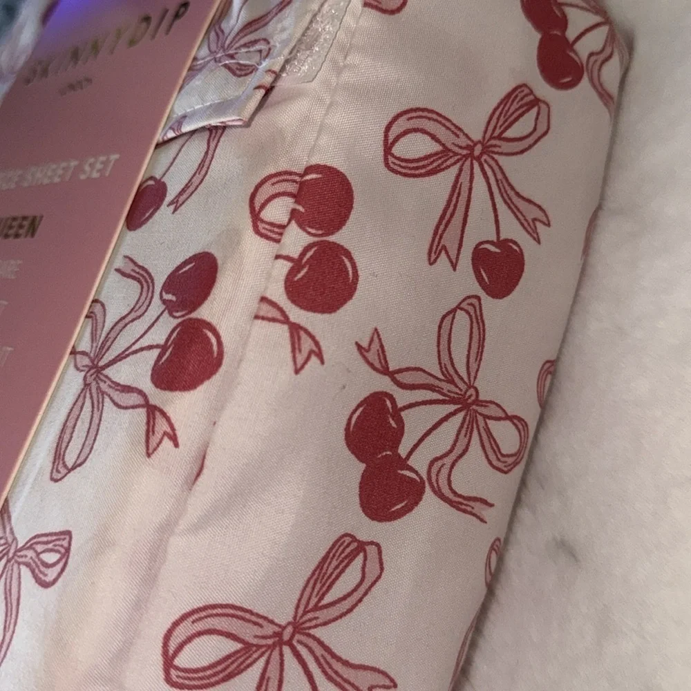 🩷🍒Skinny dip London cherry 6pc sheet set (Queen)